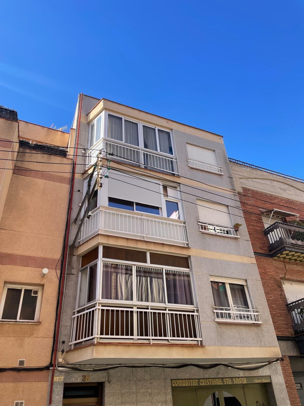 Vista exterior de Pis en venda en Cornellà de Llobregat