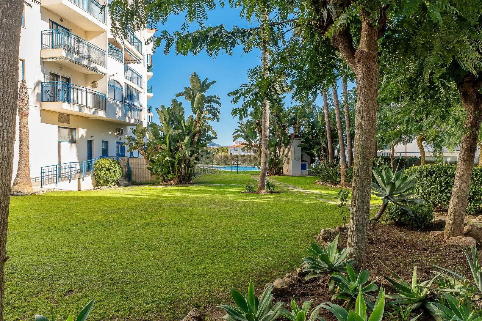 Vista exterior de Apartamento en venta en Estepona con Jardín privado, Horno y Piscina comunitaria