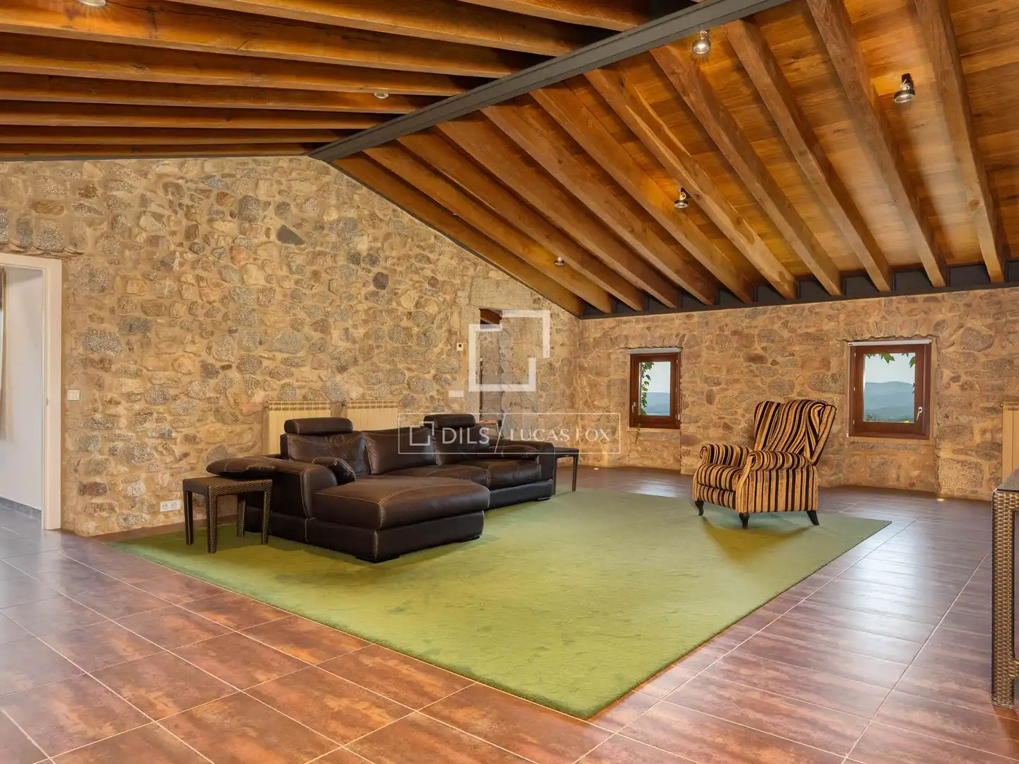 Sala d'estar de Finca rústica en venda en Maçanet de Cabrenys amb Calefacció, Jardí privat i Traster
