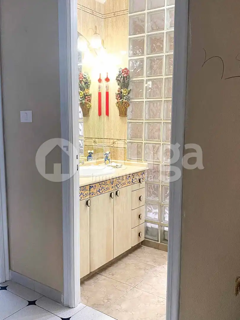 Bany de Casa o xalet en venda en Cangas  amb Calefacció, Jardí privat i Terrassa