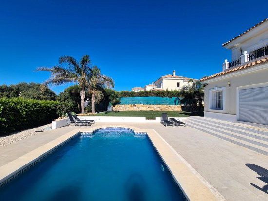 Swimming pool of House or chalet for sale in Sotogrande  with Air Conditioner, Heating and Private garden