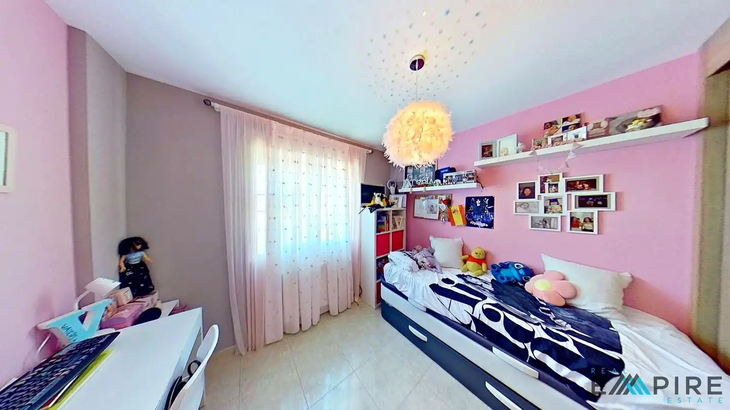 Bedroom of Flat for sale in Parla  with Air Conditioner, Heating and Storage room