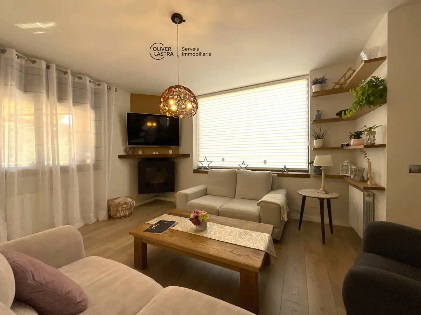 Sala de estar de Casa o chalet en venta en Corbera de Llobregat con Aire acondicionado, Calefacción y Jardín privado