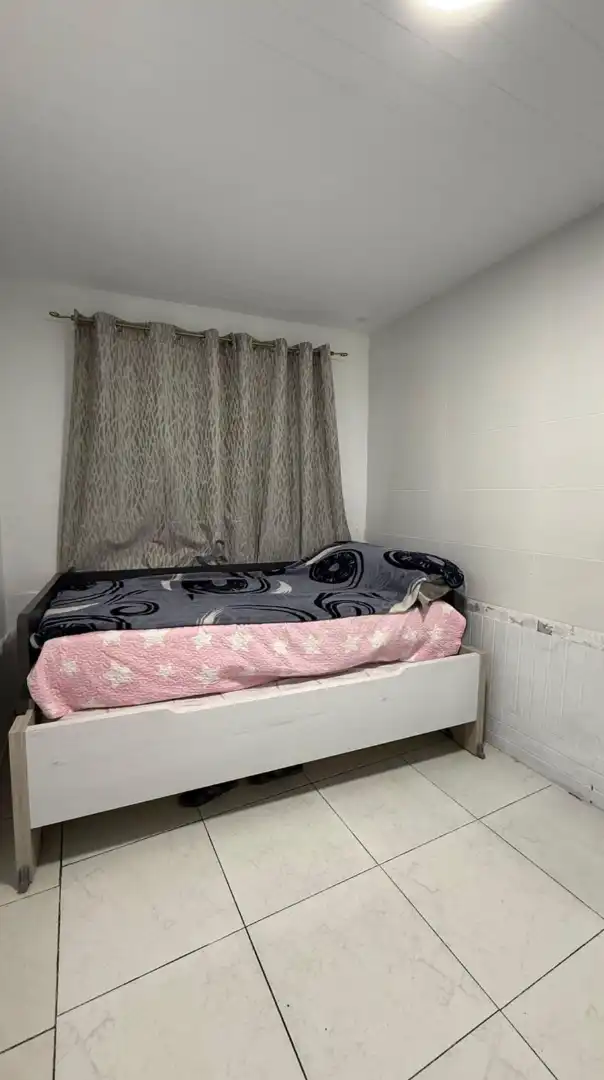 Dormitori de Casa adosada en venda en Cornellà de Llobregat amb Aire condicionat, Calefacció i Terrassa