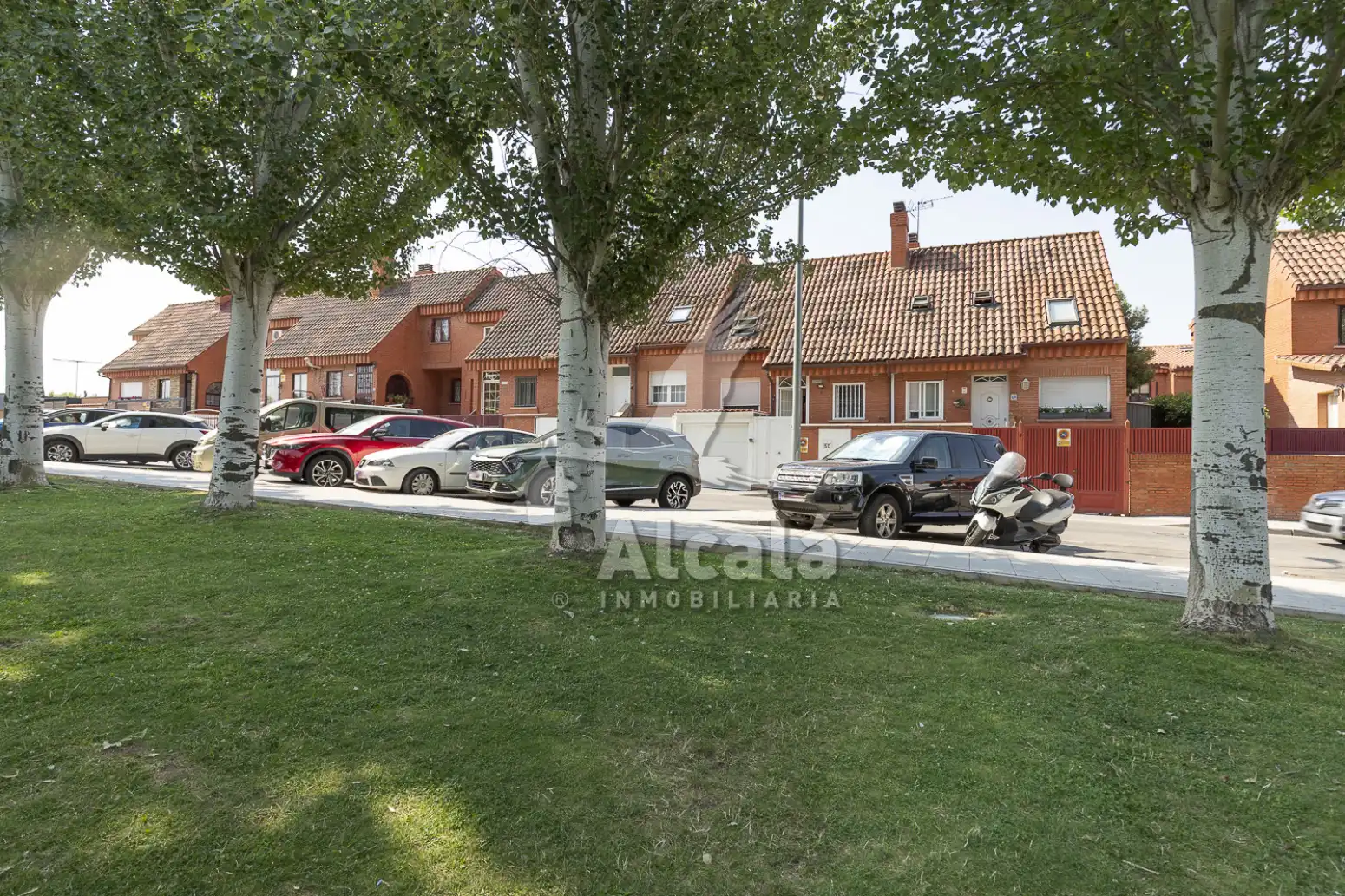 Vista exterior de Casa adosada en venda en Mejorada del Campo amb Aire condicionat, Calefacció i Traster