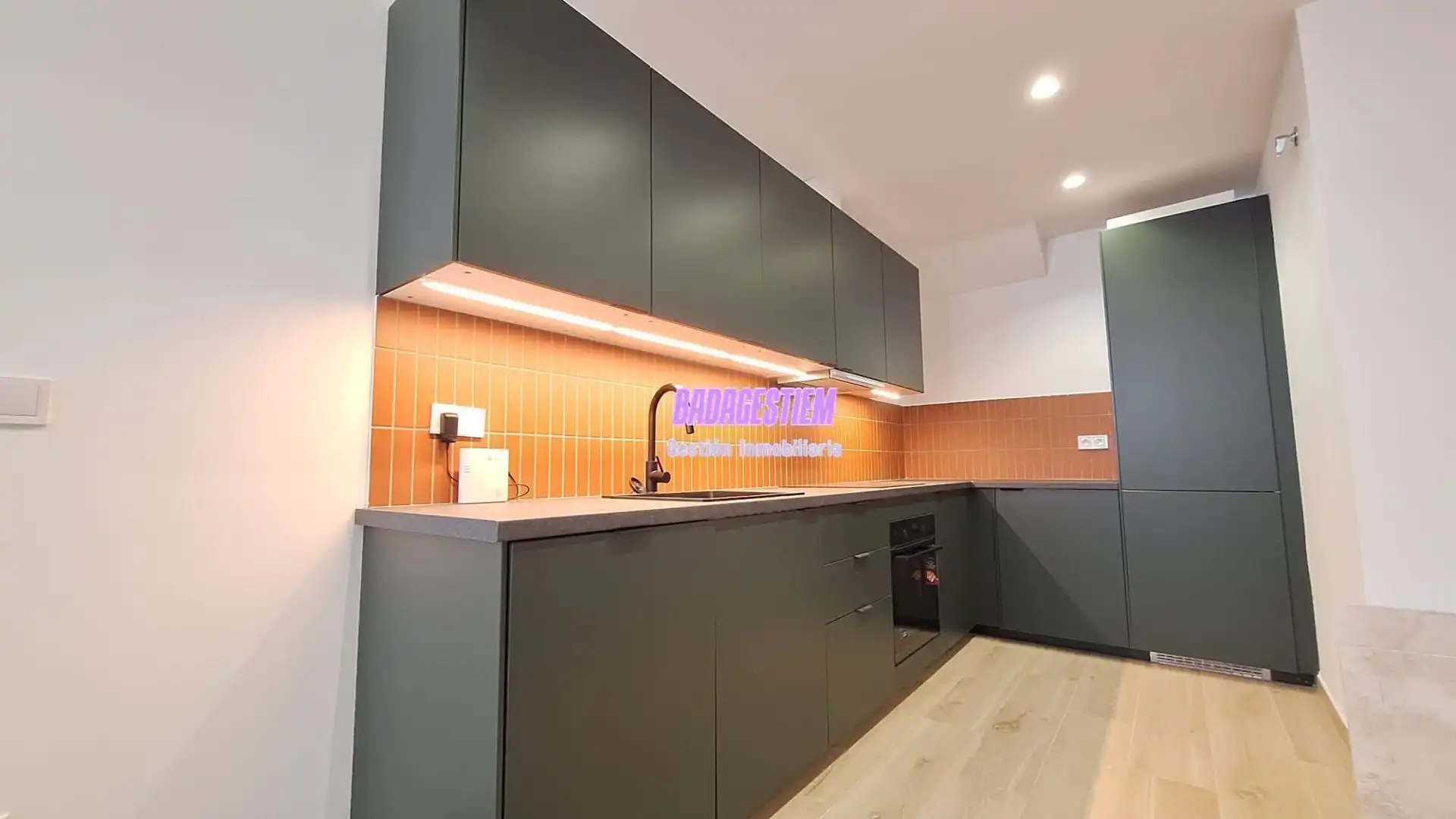 Kitchen of Ground floor for sale in Badalona  with Air Conditioner