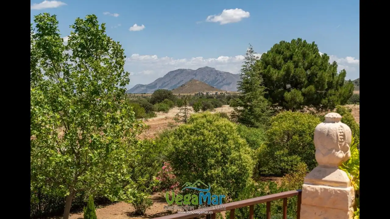 Garden of Country homes for sale in Freila