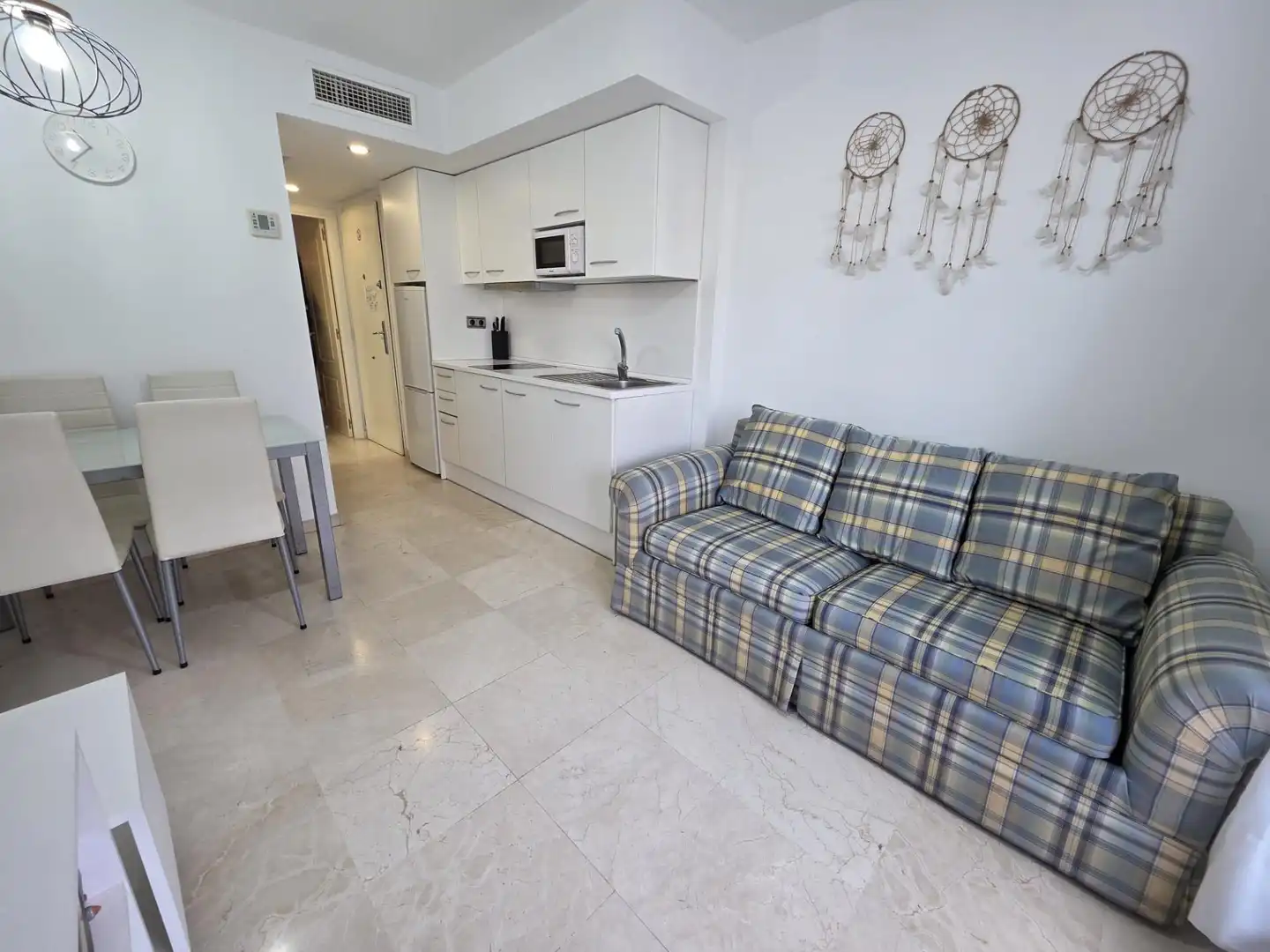 Living room of Flat for sale in Benalmádena  with Terrace, Storage room and Furnished