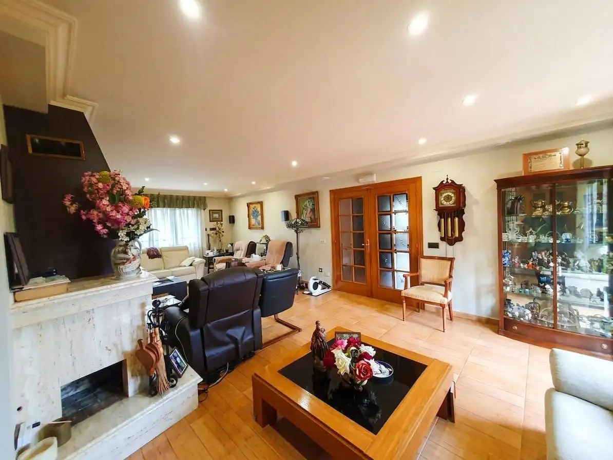 Wohnzimmer von Haus oder Chalet zum Verkauf in Grado mit Klimaanlage, Heizung und Terrasse