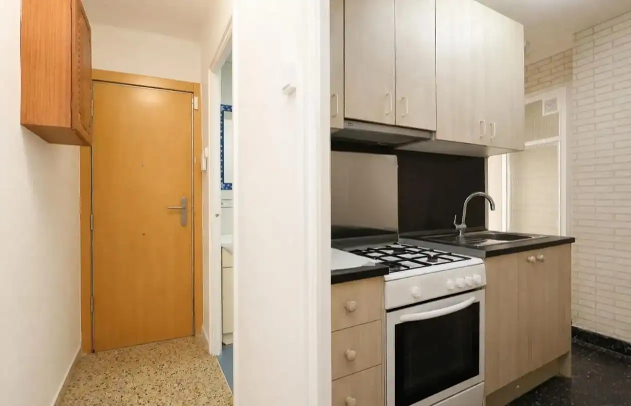 Cocina de Piso en venta en L'Hospitalet de Llobregat con Terraza y Balcón