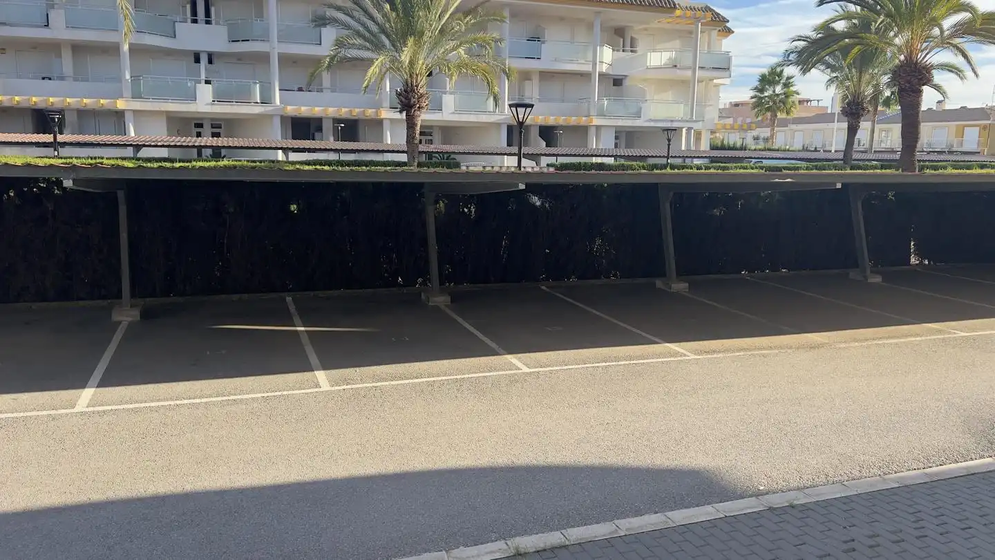 Parkplatz von Erdgeschoss zum Verkauf in Torreblanca mit Klimaanlage, Privatgarten und Terrasse
