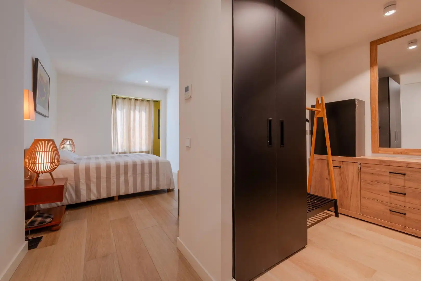 Bedroom of Flat for rent in Girona  with Air Conditioner and Heating