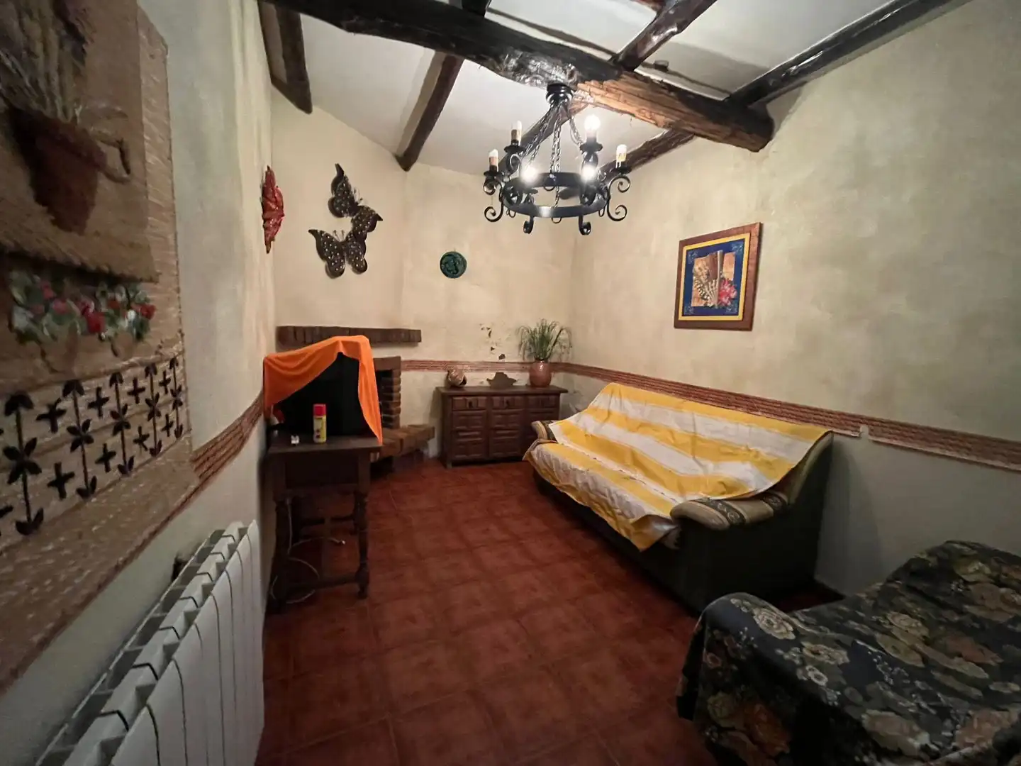 Sala de estar de Finca rústica en venta en Cañamero con Calefacción y Jardín privado