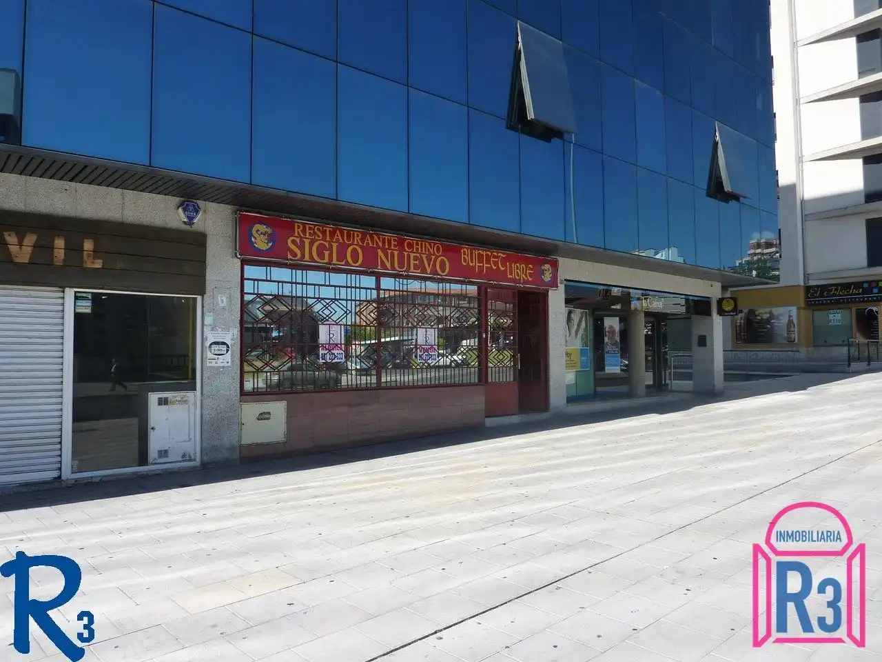 Local comercial en venda a Avenida Reyes Leoneses, imagen 2