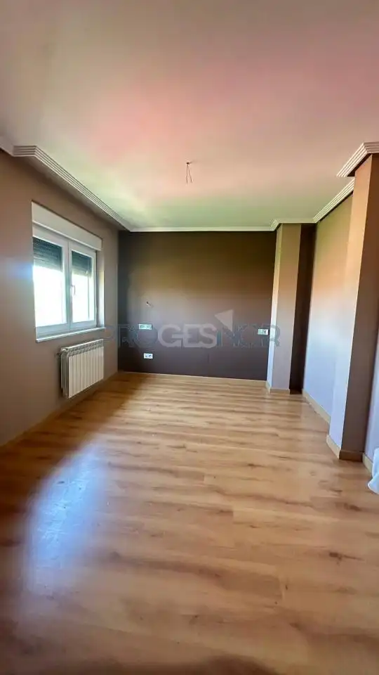 Casa adosada en venda en Onzonilla amb Calefacció, Jardí privat i Terrassa