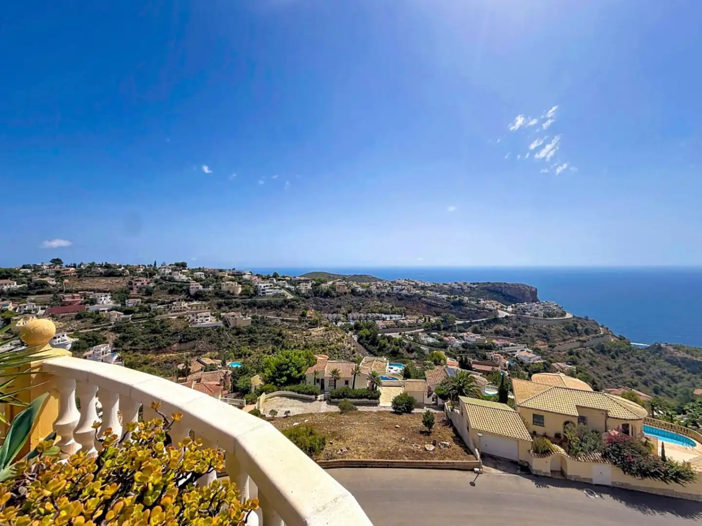 Vista exterior de Casa o chalet en venta en Benitachell / El Poble Nou de Benitatxell con Aire acondicionado, Calefacción y Jardín privado