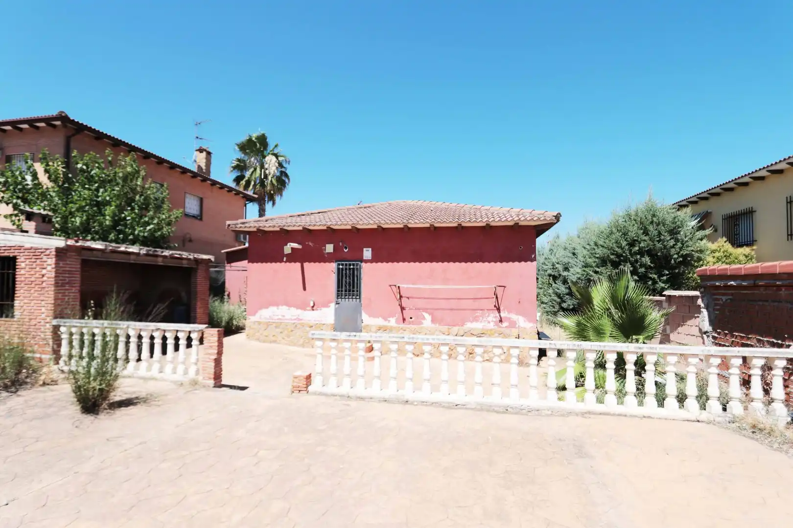 Vista exterior de Casa o chalet en venta en Escalona con Calefacción, Trastero y Piscina