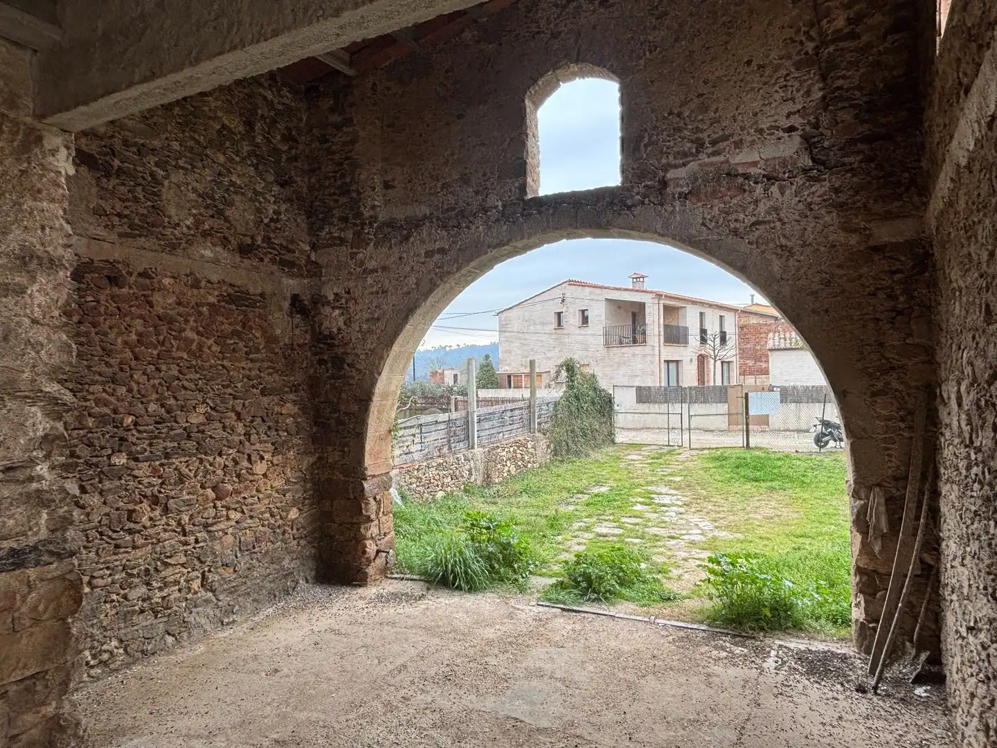 Vista exterior de Finca rústica en venda en Juià amb Jardí privat
