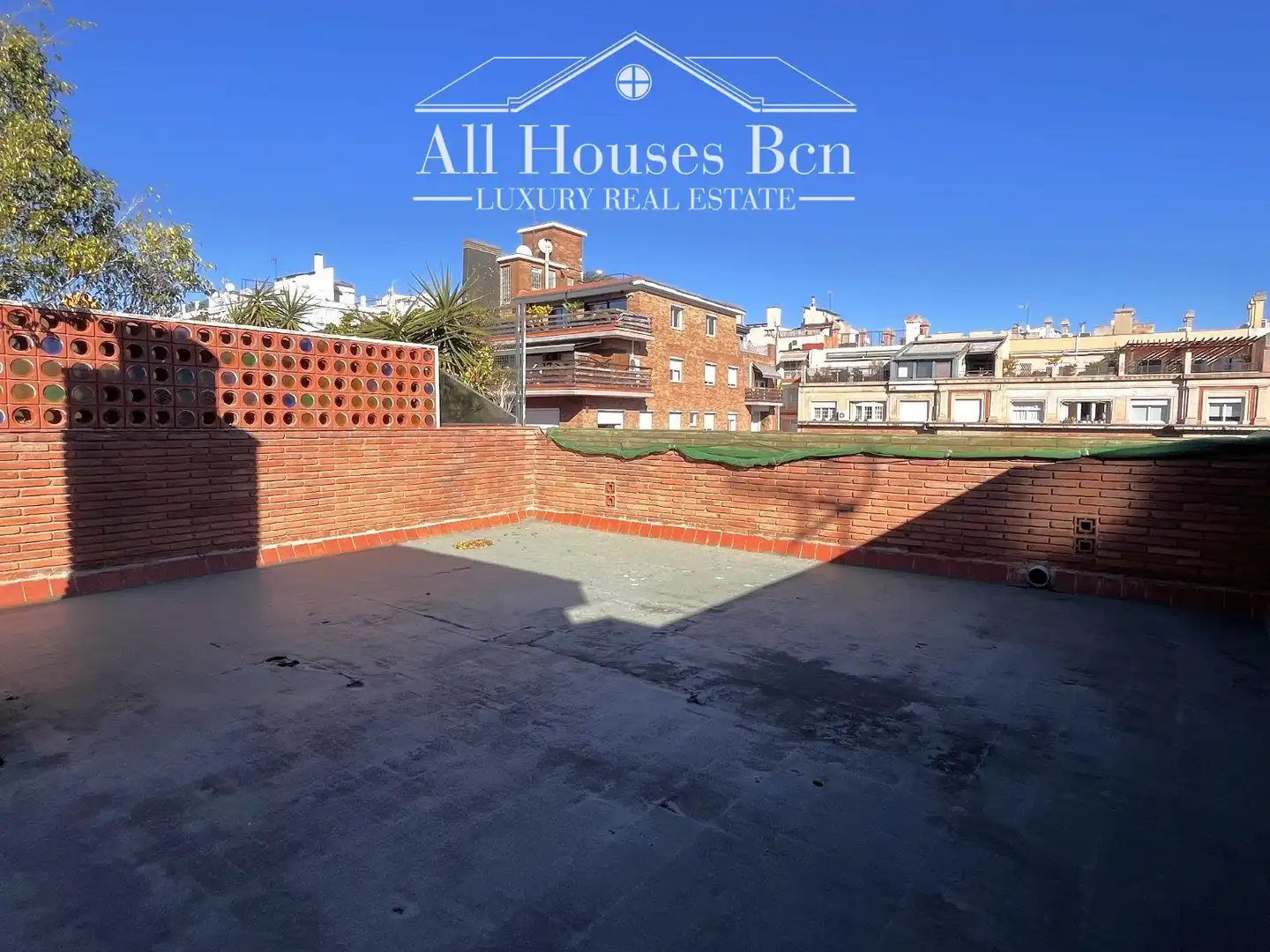 Vista exterior de Àtic en venda en Barcelona amb Aire condicionat, Calefacció i Terrassa