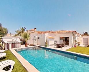 Vista exterior de Casa o xalet en venda en Mont-roig del Camp amb Aire condicionat, Calefacció i Terrassa