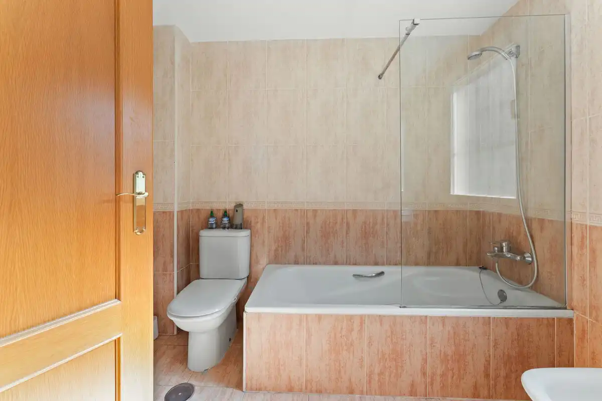 Baño de Apartamento en venta en Mijas con Aire acondicionado, Jardín privado y Terraza