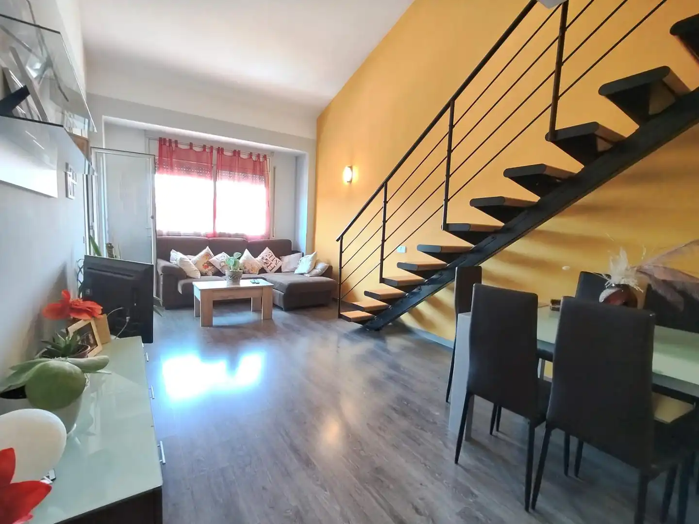 Sala de estar de Dúplex en venta en Vilanova del Camí con Aire acondicionado, Calefacción y Terraza