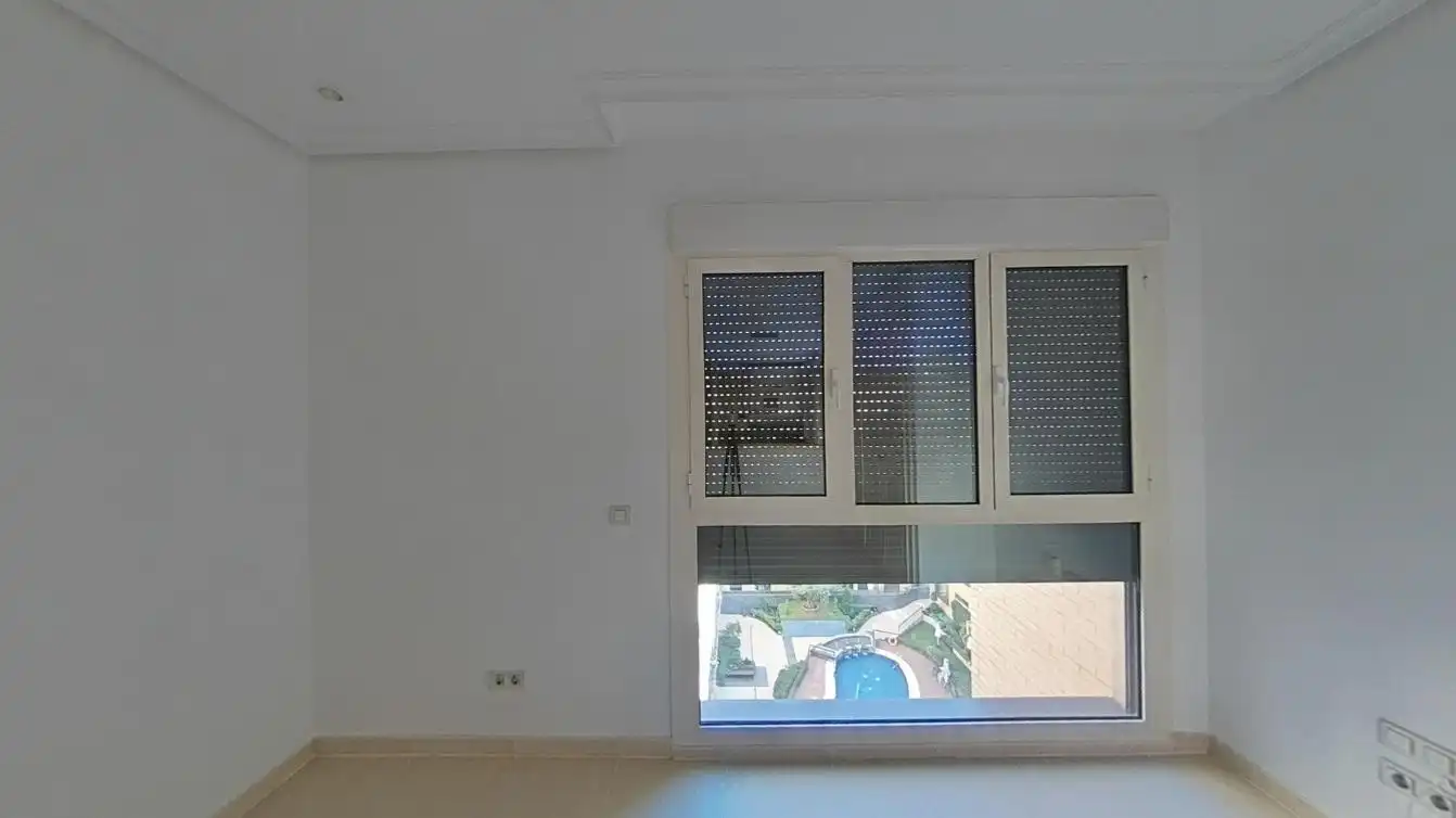 Flat for sale in Madrid  with Storage room, Swimming Pool and Oven