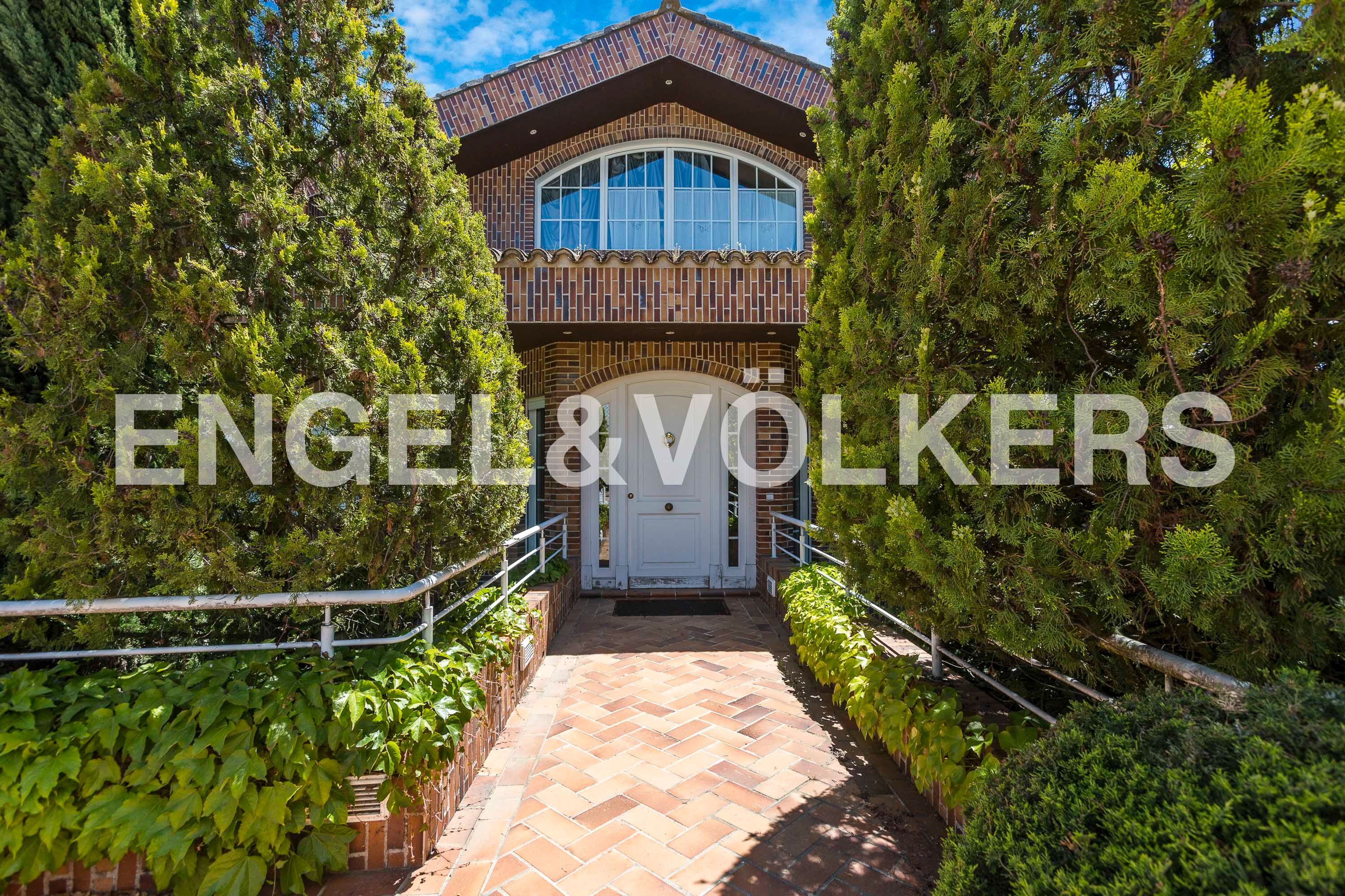 Exterior view of House or chalet to rent in Pozuelo de Alarcón  with Air Conditioner, Heating and Private garden