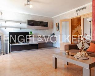 Sala d'estar de Casa adosada en venda en Vilanova d'Escornalbou amb Aire condicionat i Terrassa
