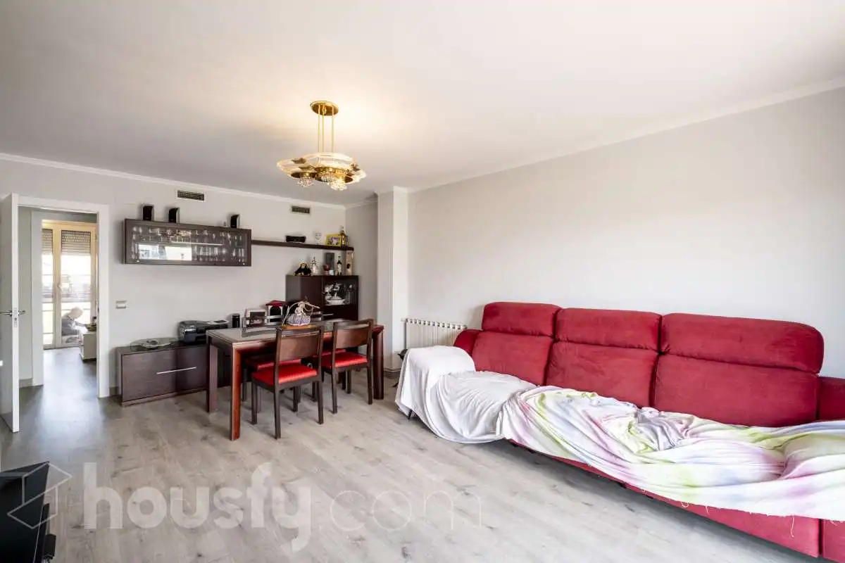 Sala de estar de Piso en venta en Santa Perpètua de Mogoda con Balcón