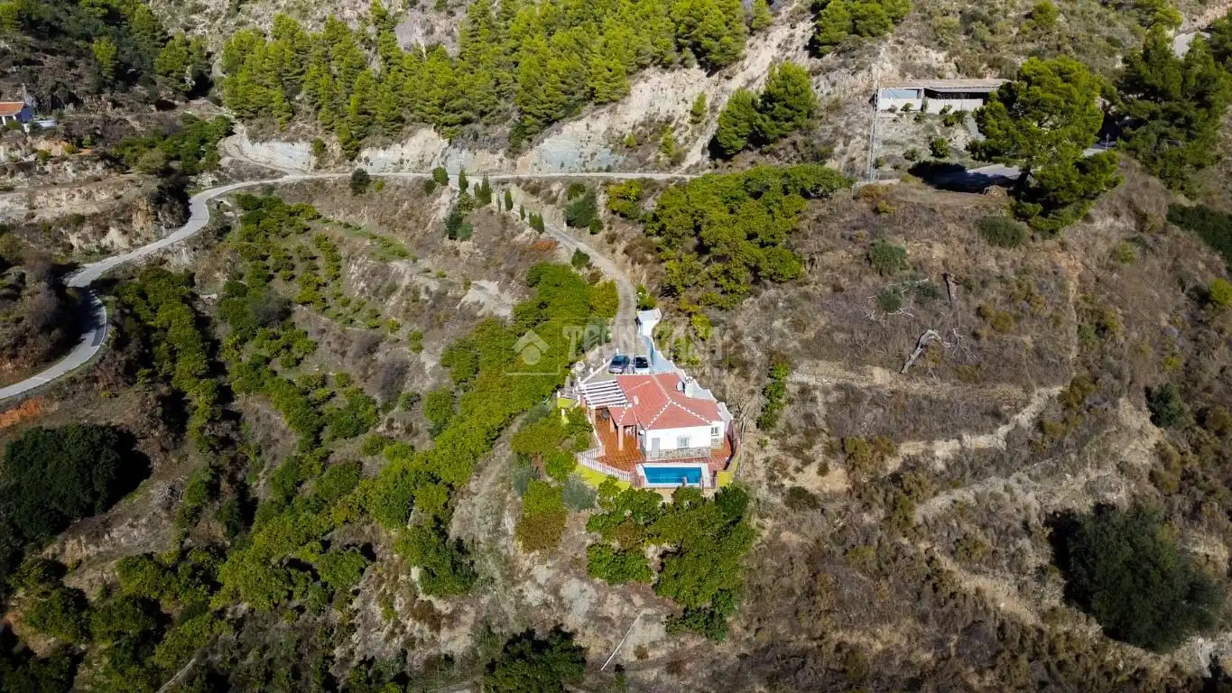 Vista exterior de Finca rústica en venda en Nerja amb Piscina