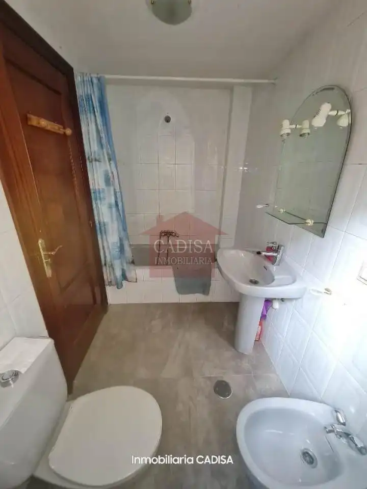 Bathroom of Flat for sale in Salamanca  with Heating, Parquet flooring and Terrace