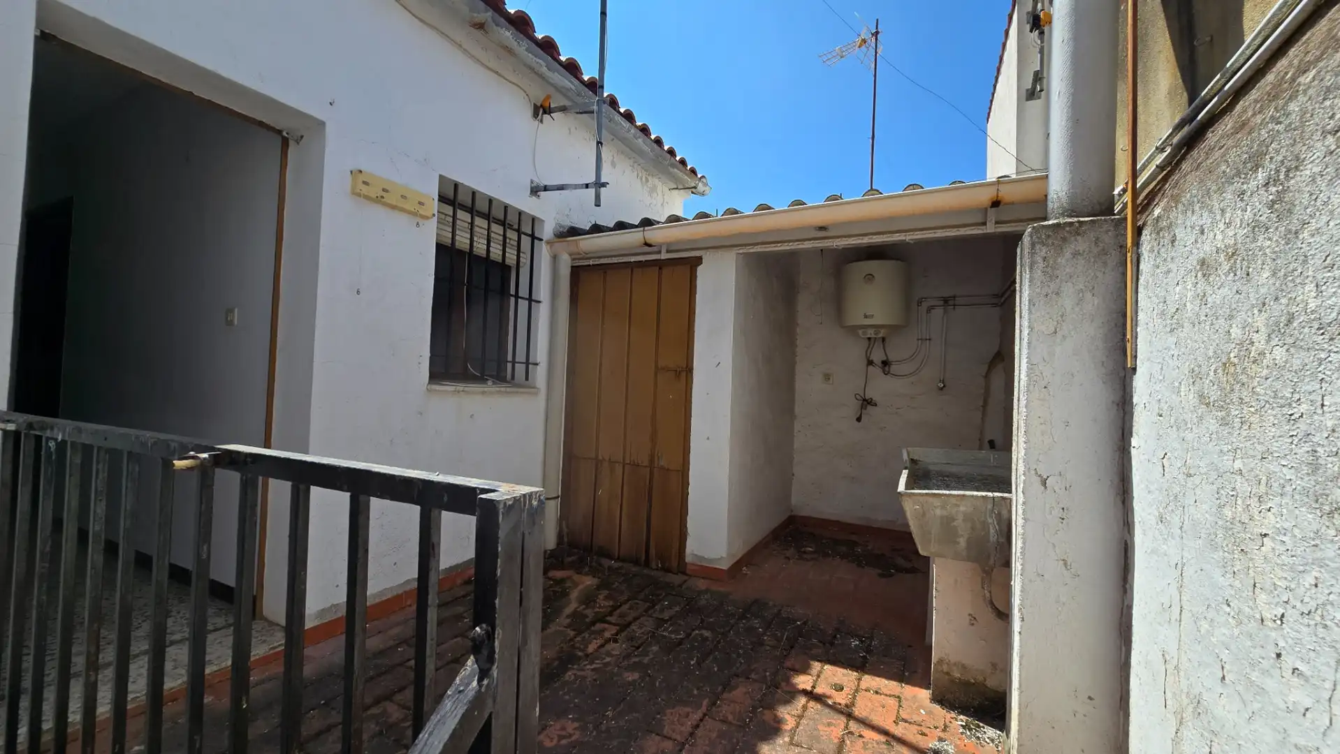 Vista exterior de Casa o xalet en venda en Salorino amb Terrassa
