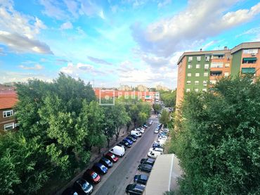 Piso con ascensor en venta en Reyes Católicos