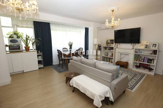 Piso en Venta en de La del Manojo de Rosas en Los Ángeles