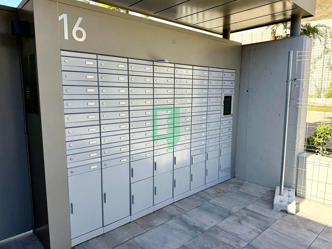Parkplatz von Wohnung zur Miete in Tiana mit Klimaanlage und Terrasse