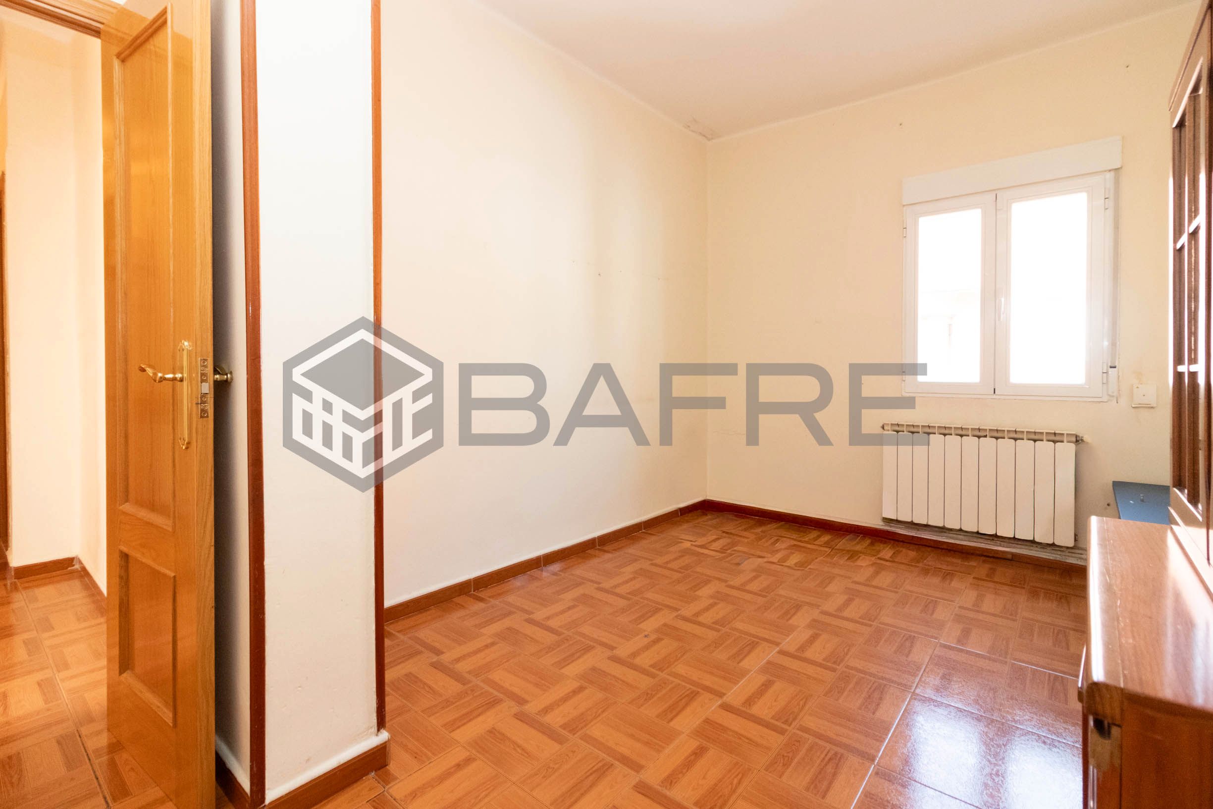 Bedroom of Flat for sale in  Madrid Capital  with Air Conditioner, Heating and Terrace