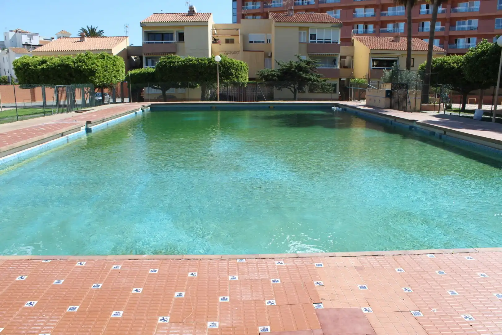 Piscina de Apartamento en venta en Roquetas de Mar con Jardín privado, Trastero y Amueblado