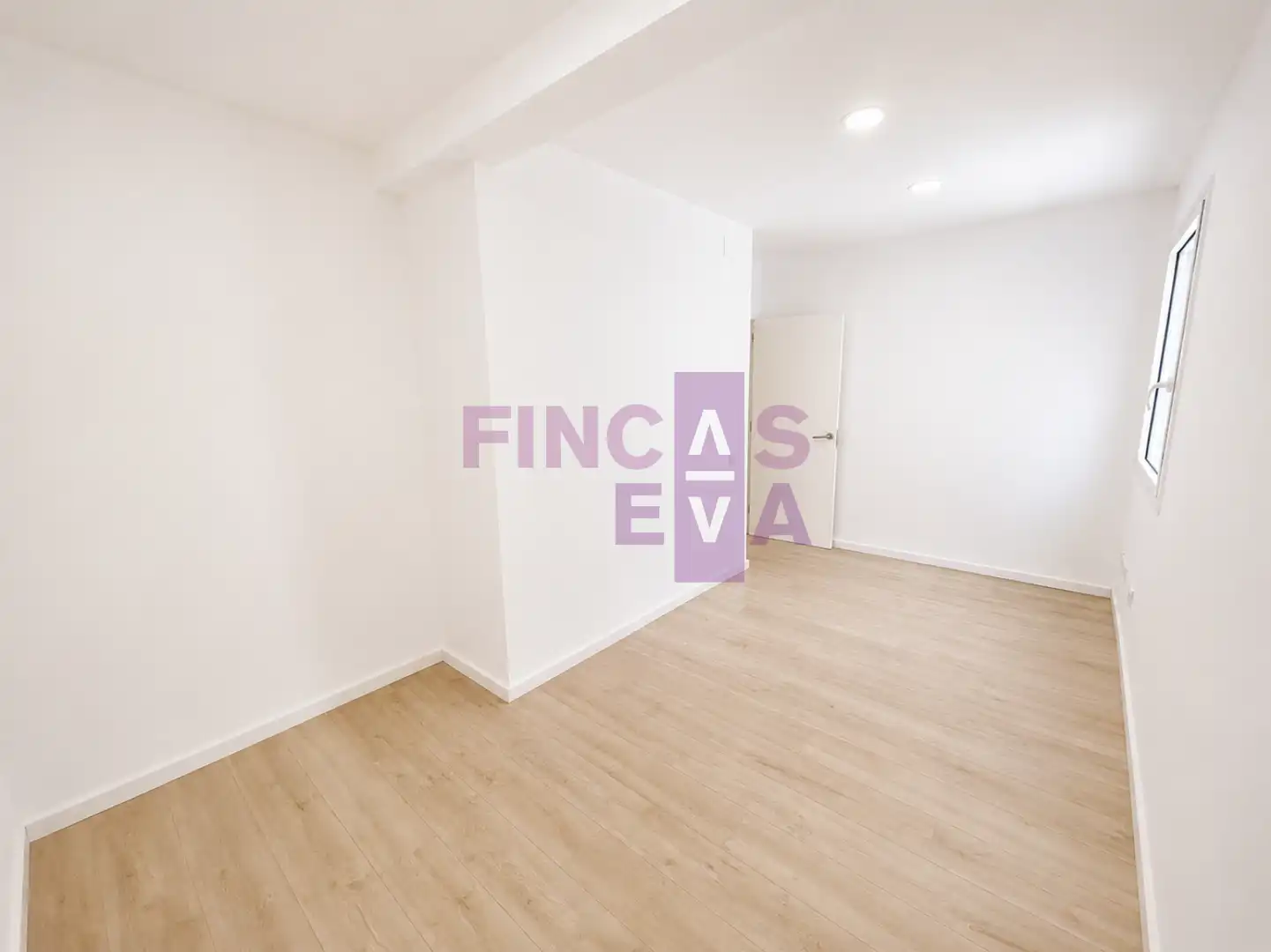 Flat for sale in Barcelona  with Parquet flooring