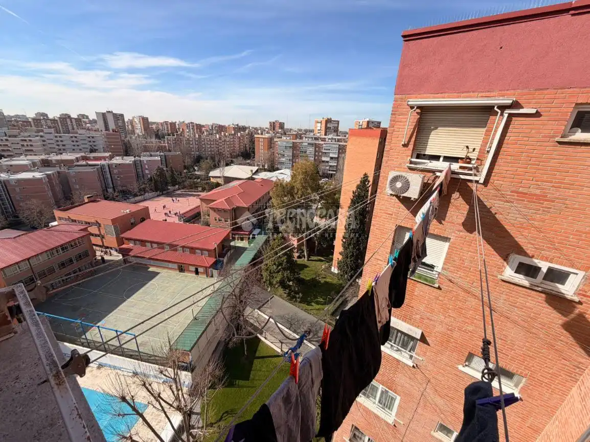 Vista exterior de Piso en venta en Madrid con Aire acondicionado, Calefacción y Piscina comunitaria