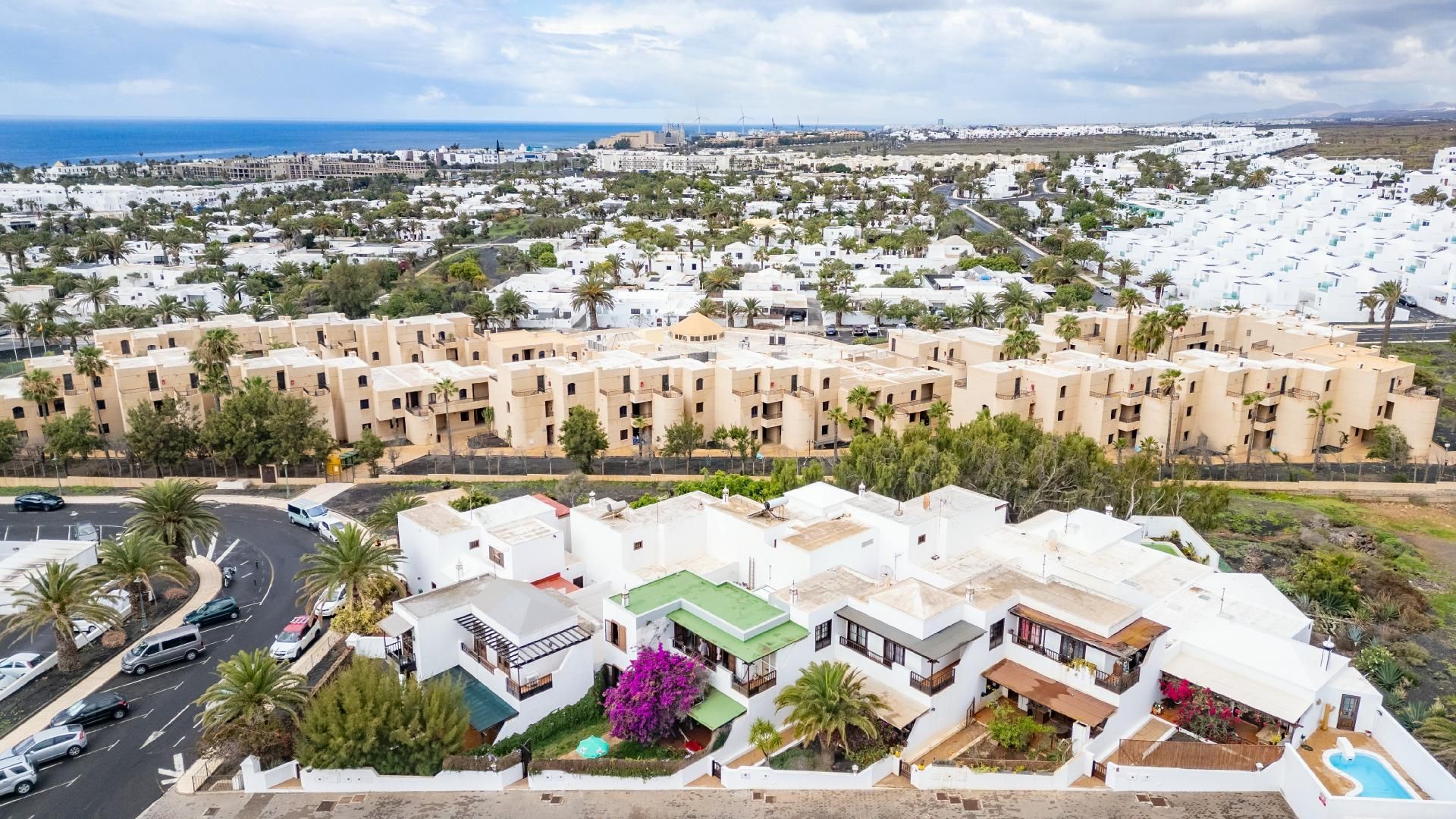 Vista exterior de Casa adosada en venda en Teguise amb Jardí privat, Terrassa i Traster
