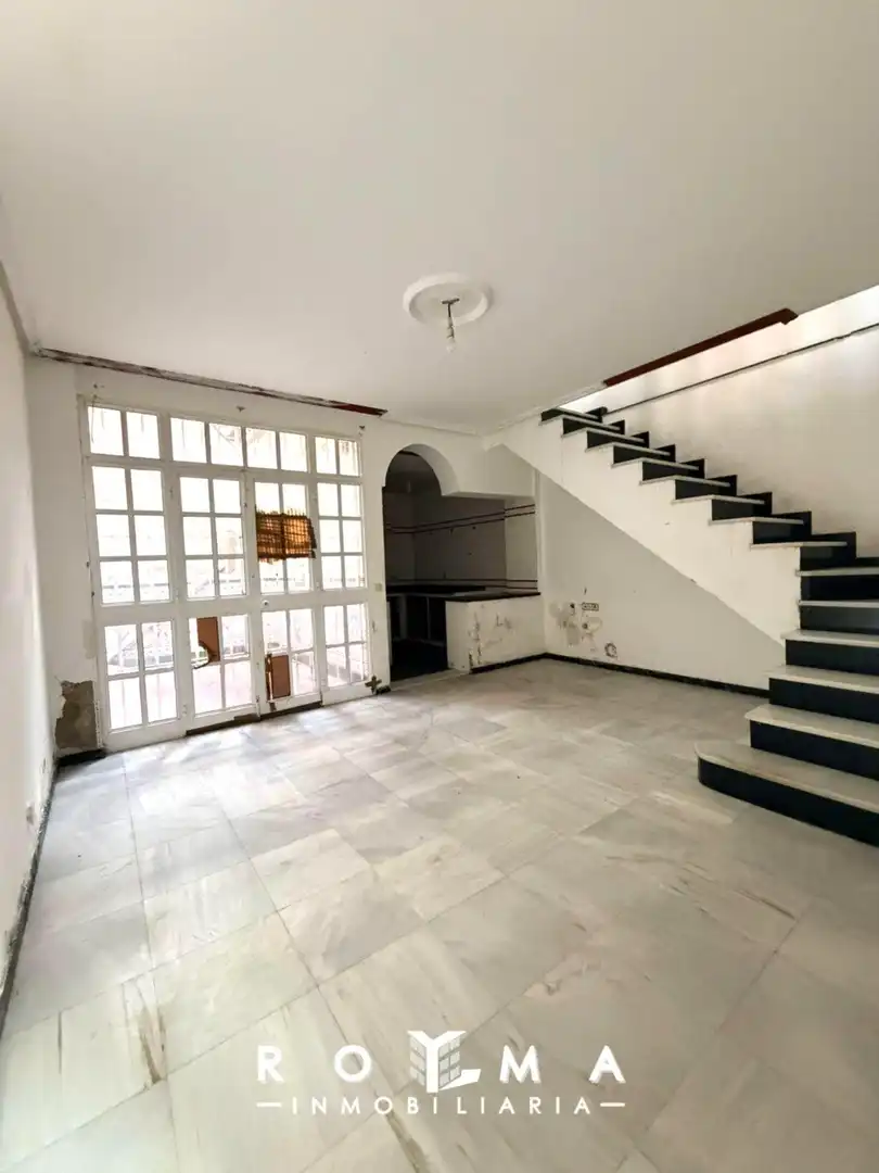 Casa adosada en venta en Dos Hermanas con Terraza y Trastero