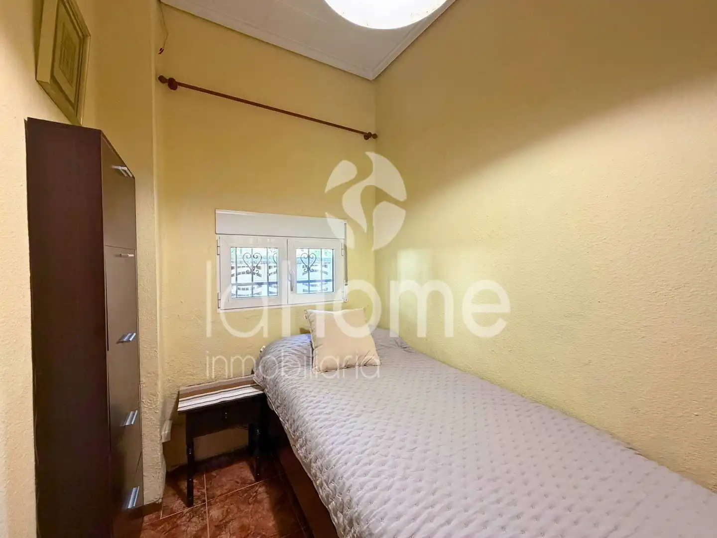 Schlafzimmer von Haus oder Chalet zum Verkauf in Paterna mit Klimaanlage, Privatgarten und Terrasse