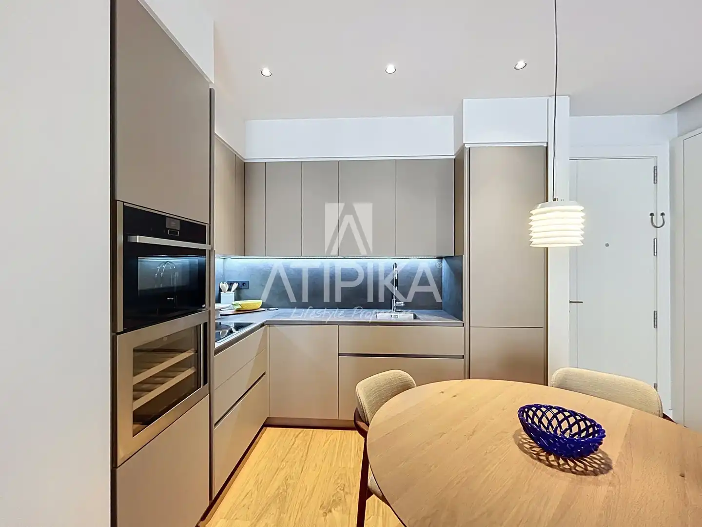 Cuina de Pis de lloguer en Barcelona amb Aire condicionat, Parquet i Moblat