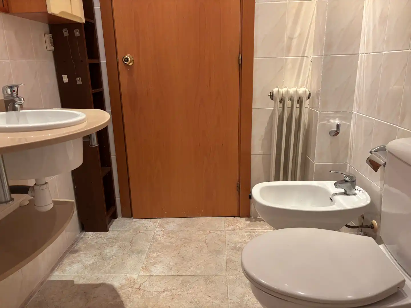Badezimmer von Wohnung zum Verkauf in Girona mit Klimaanlage, Heizung und Balkon