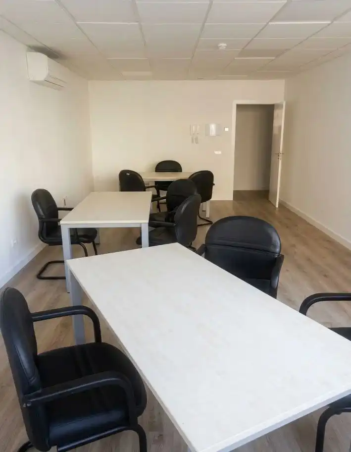 Büro zur Miete in Cáceres mit Klimaanlage und Möbliert