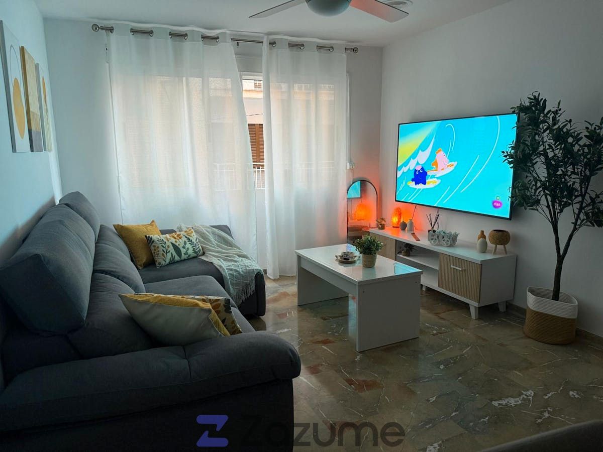 Sala d'estar de Pis de lloguer en Benidorm amb Aire condicionat, Calefacció i Moblat