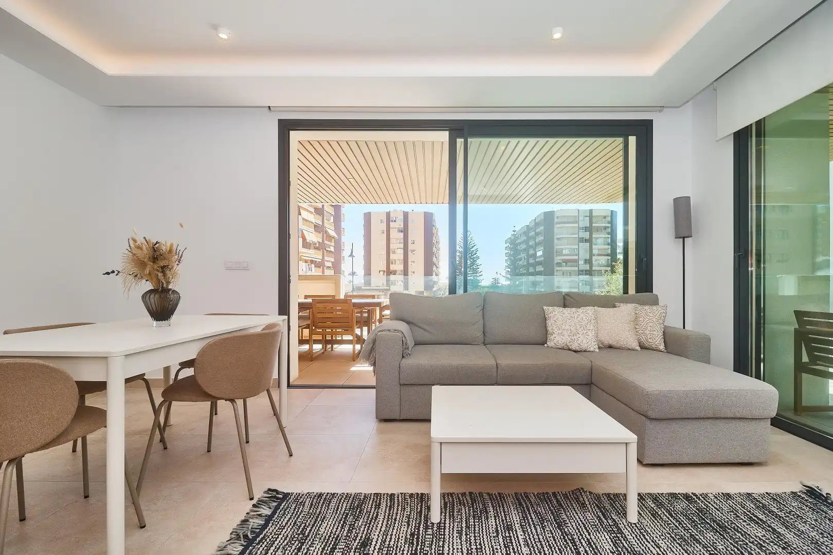 Mini appartamento con terrazza in vendita a Puerto Deportivo