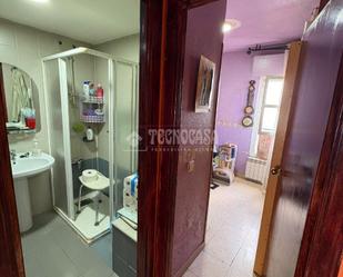 Bedroom of Flat for sale in  Madrid Capital
