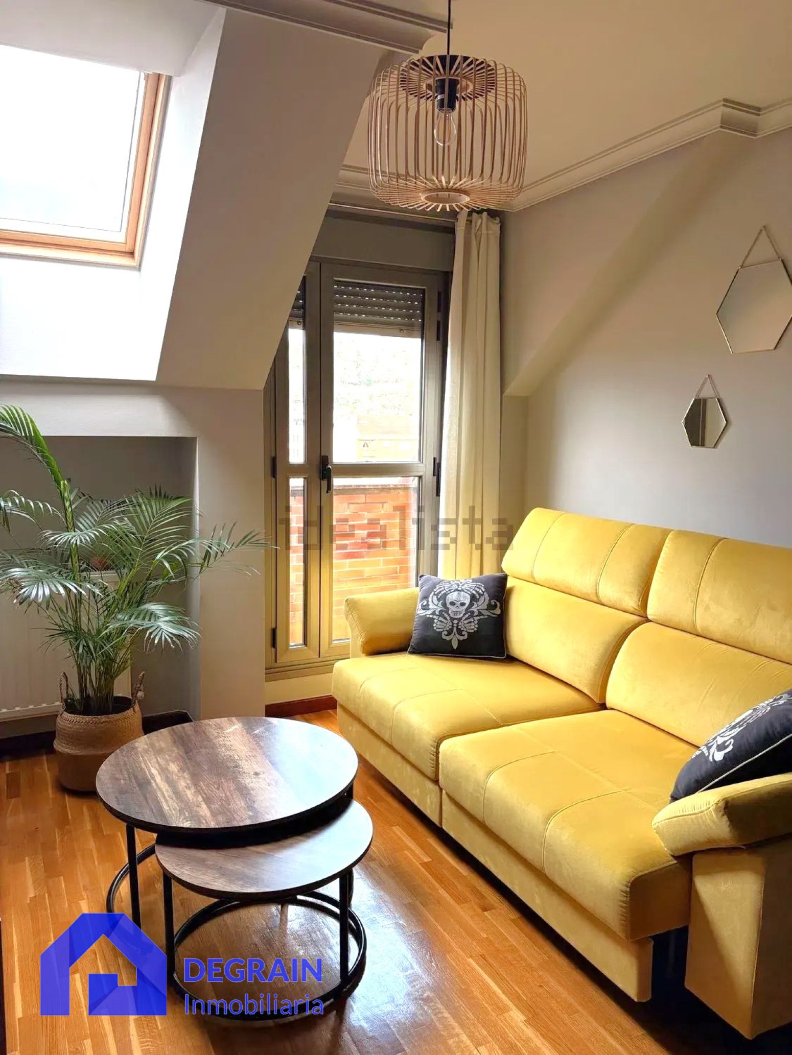 Sala d'estar de Pis en venda en Langreo amb Calefacció, Traster i Balcó